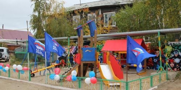 В Сайсарах открылась новая детская площадка