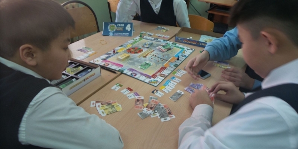 Первая в Якутске настольная, семейная, бизнес-игра «Монополист Якутска»