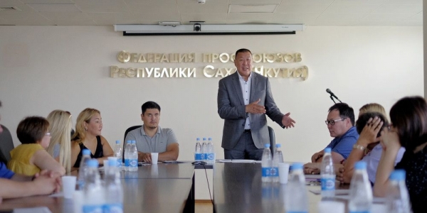 Александр Саввинов обсудил развитие ЖКХ Якутска с руководителями управляющих компаний