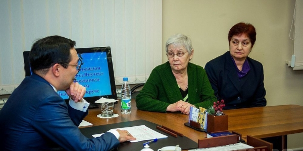 Айсен Николаев провел личный прием граждан в Сайсарском округе 