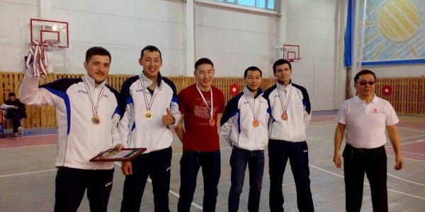 Энергетики заняли третье место на чемпионате города по волейболу