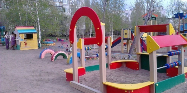 У детского сада «Золотинка» появилась новая прогулочная площадка