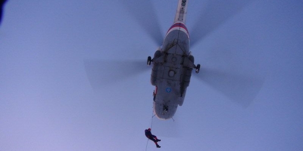 Якутские спасатели. Спуститься с вертолета