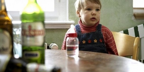 Родителей-алкоголиков предложили лечить принудительно