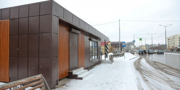 В Якутске открылась очередная теплая автобусная остановка