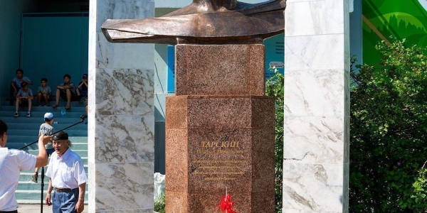 В Якутске установлен бюст Николаю Тарскому
