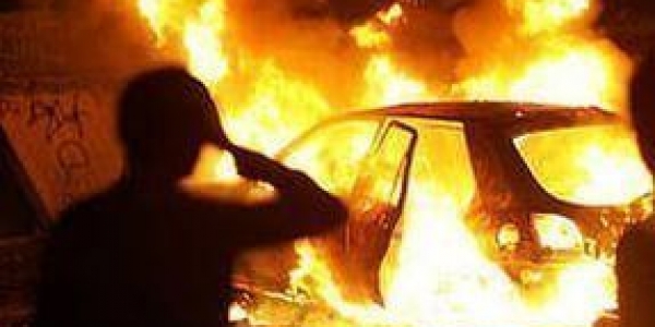 В Якутске горят дома и машины