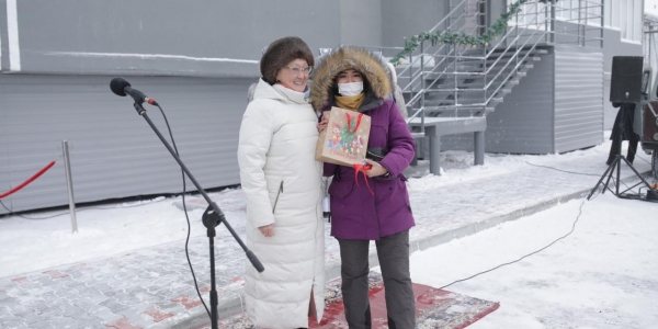 В Якутске детям-сиротам и переселенцам из аварийного жилья вручили ключи от новых квартир