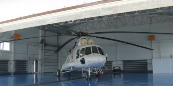В Магане презентованы новый авиационный ангар и медицинский вертолет