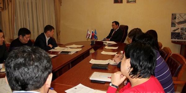 Айсен Николаев провел рабочее совещание  по исполнению дорожной карты ТОСЭР 