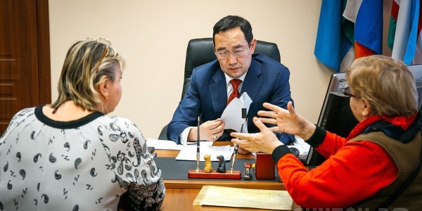 Айсен Николаев провел прием граждан в Сайсарском округе