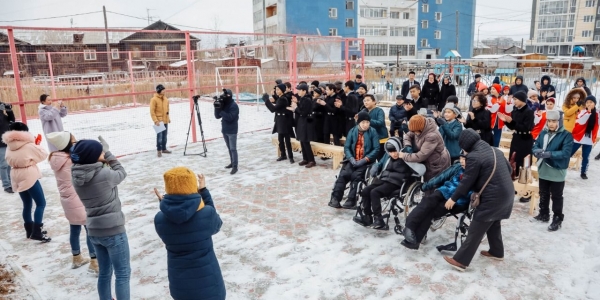 В Якутске открыли инклюзивную детскую площадку