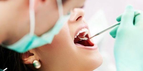 Протезирование зубов: «зубы в стакане» или «фарфоровая» улыбка?