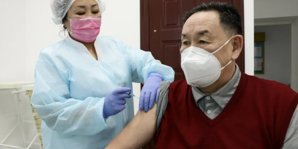 В Якутске прививку от ковида получили 4 тысячи горожан 