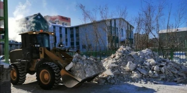 Коммунальные службы Якутска: на уборке снега занято 90 единиц техники ежедневно  