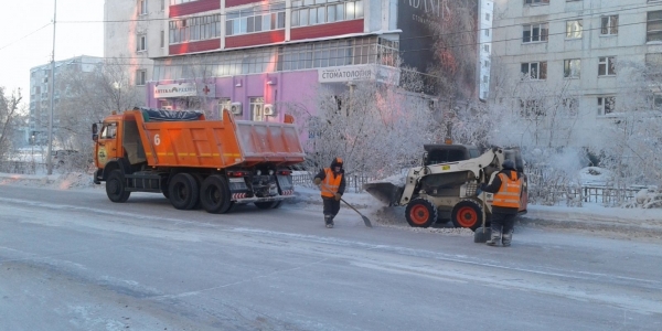 В Якутске приостановлена уборка снега 