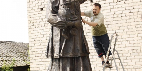 Памятник Матери олицетворяет Якутию