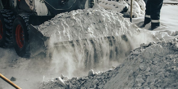 «Якутдорстрой» вывез за уходящий год в два раза больше снега 