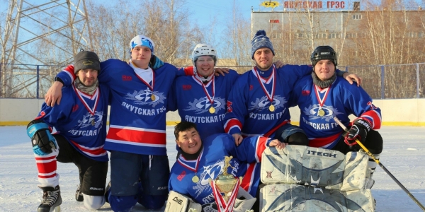 Кубок хоккейного турнира ко Дню народного единства – у ЯГРЭС!