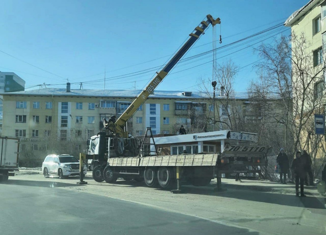 В Якутске установлена теплая остановка «Жилищный департамент»