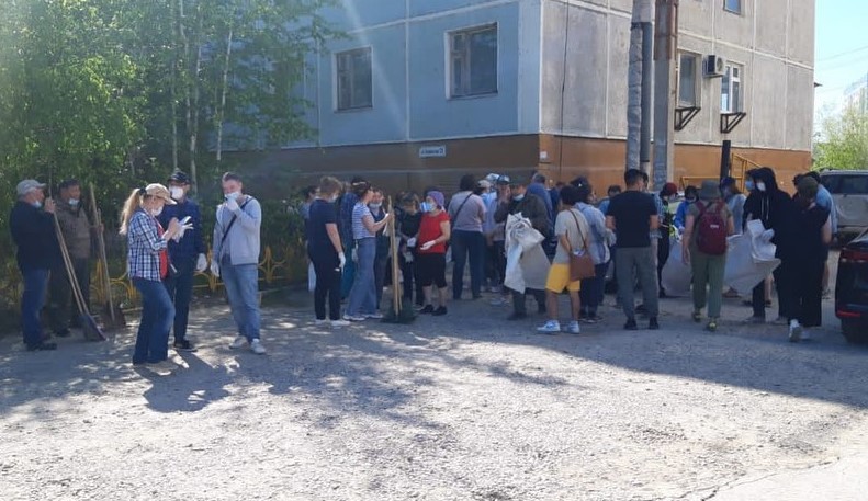 Медики городской больницы №3 приняли участие в общегородском субботнике