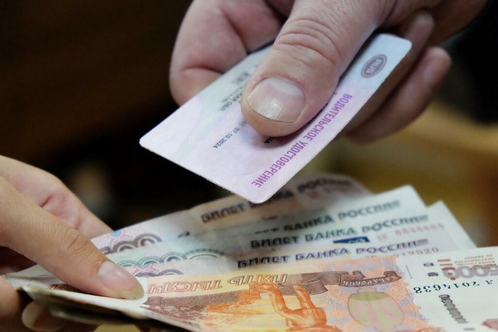 Трое жителей Якутска обвиняются в мошенничестве за липовые водительские удостоверения