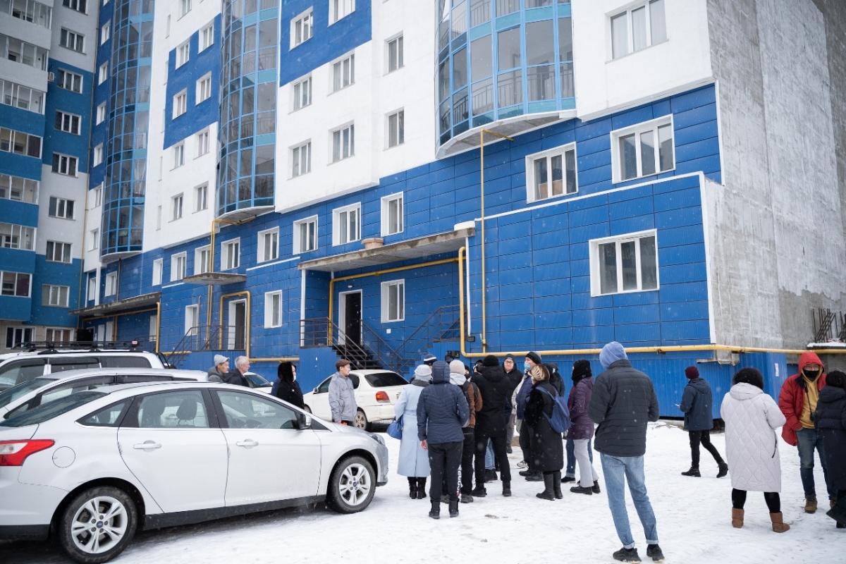 В Якутске застройщик «Прогресс» не ввел дом в эксплуатацию. Жильцы остались без тепла на неделю