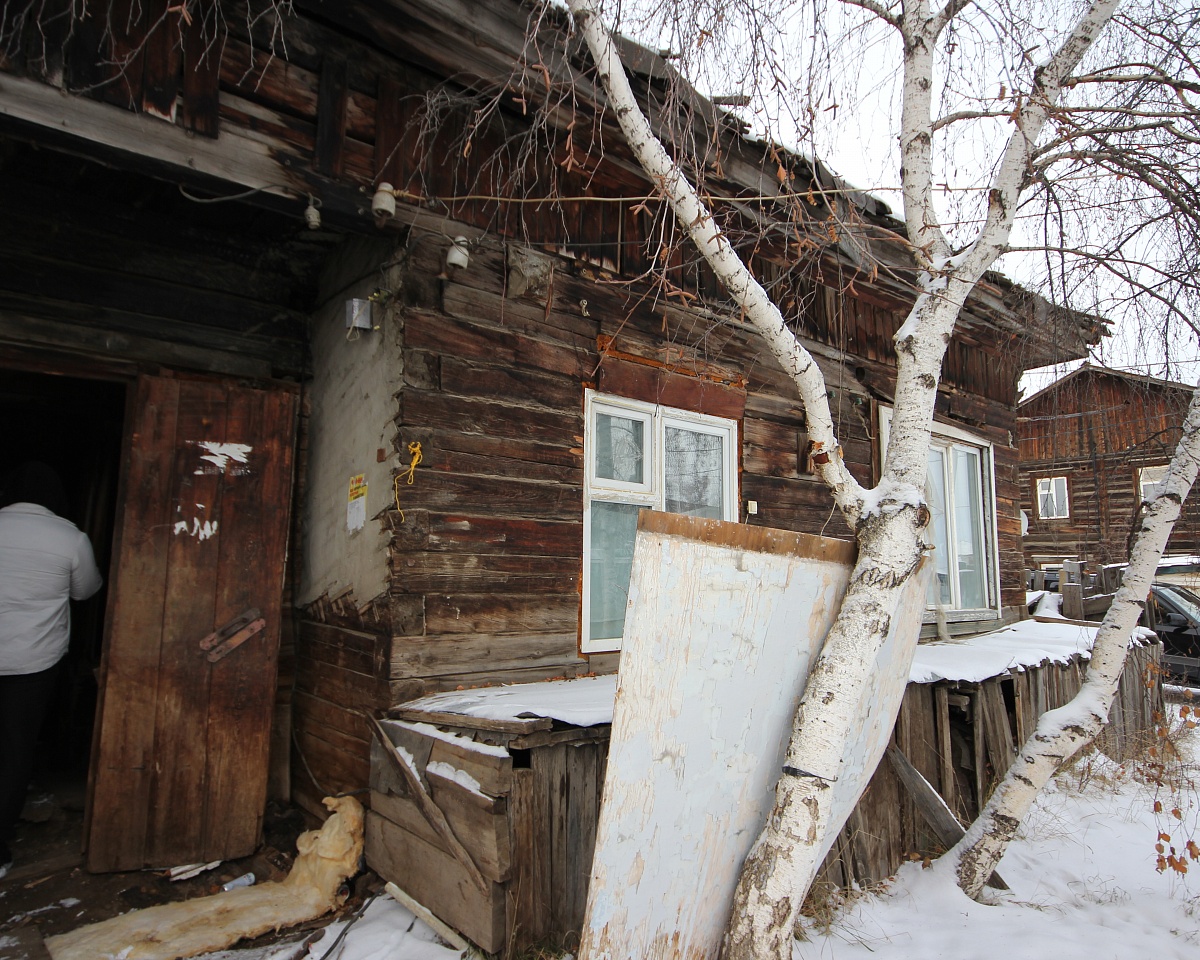 990 аварийных домов подлежат сносу в Якутске