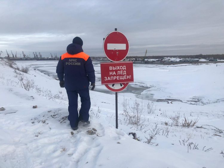Патрулирование по выявлению несанкционированного выезда транспортных средств на лед начато в Якутске