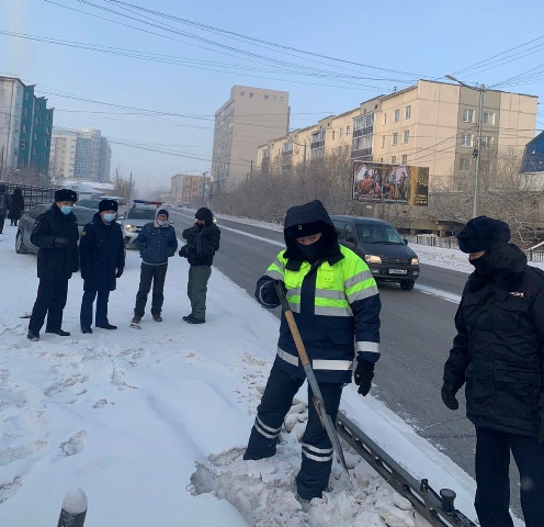Прокуратура проводит проверку состояния улиц города Якутска