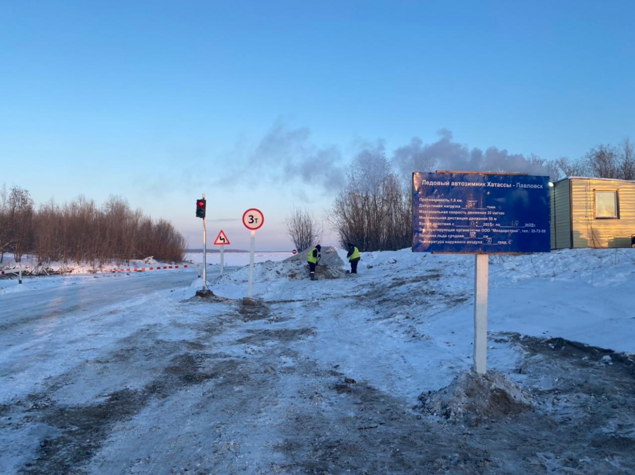 Ледовую переправу через реку Лену открыли в районе Якутска