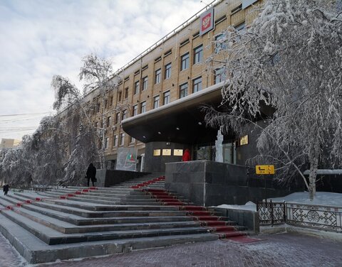 Мужчина совершил поджог на входе в здания Дома Правительства №1 и №2 в Якутске