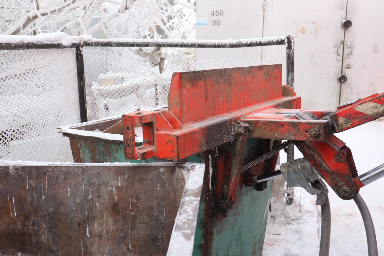 Вывоз мусора в новогодние дни проверили в Якутске