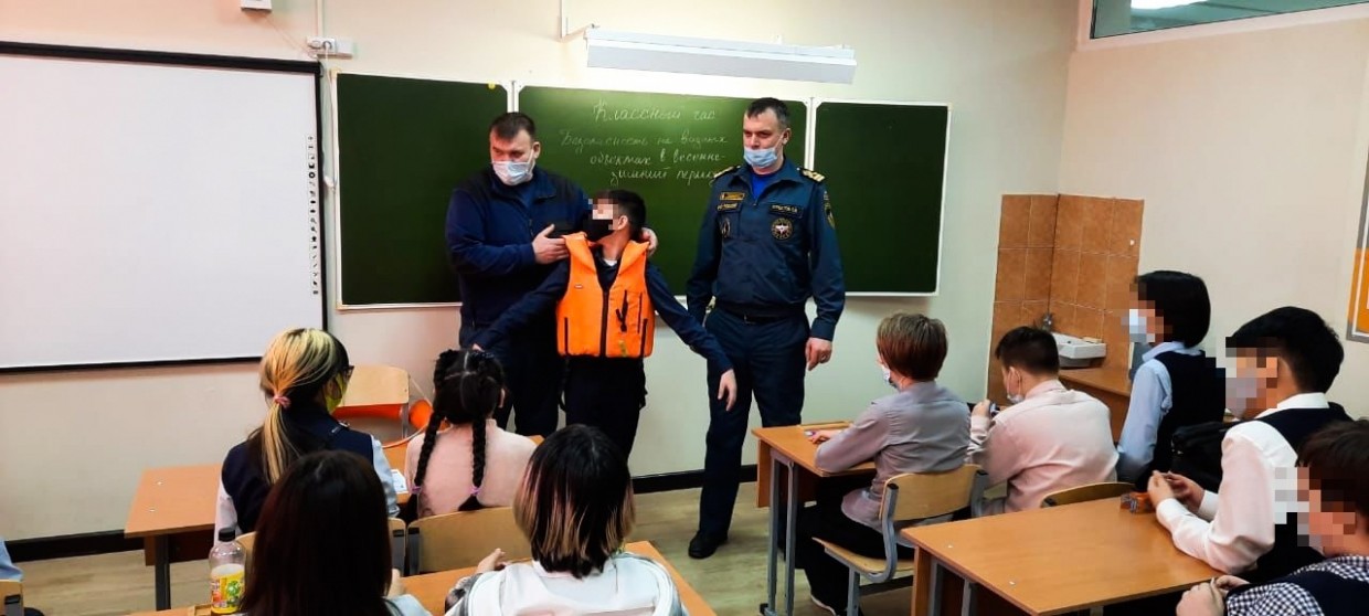 Накануне школьных каникул инспекторы ГИМС проводят уроки безопасности для детей