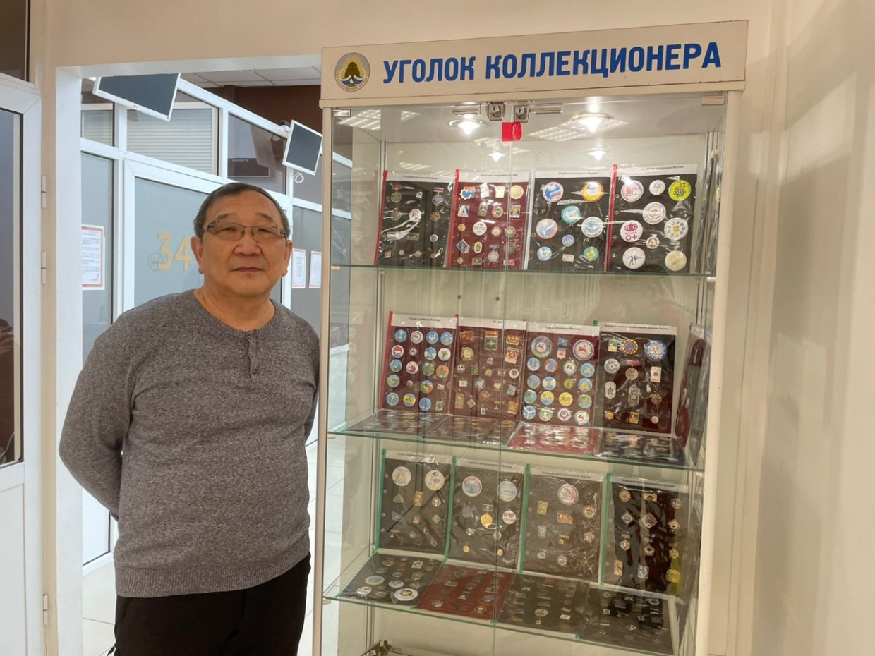 В центре «Мои Документы» открылась выставка значков о Якутии