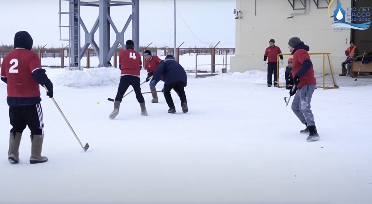 Соревнование по хоккею в валенках провел Водоканал Якутска