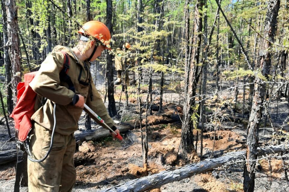 В Якутии действуют 77 лесных пожаров