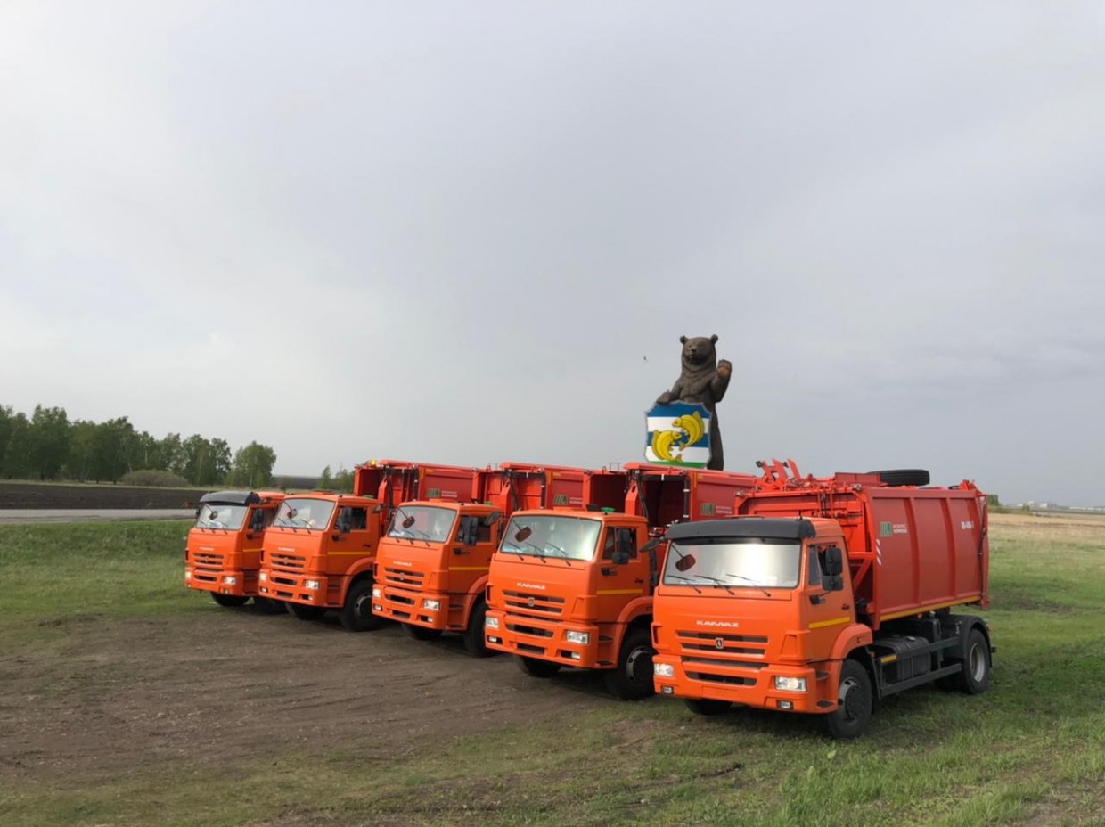 «Якутскэкосети» обновили парк спецтехники новыми мусоровозами