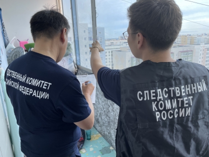 В Якутске пятилетний ребенок выпал с балкона 12 этажа