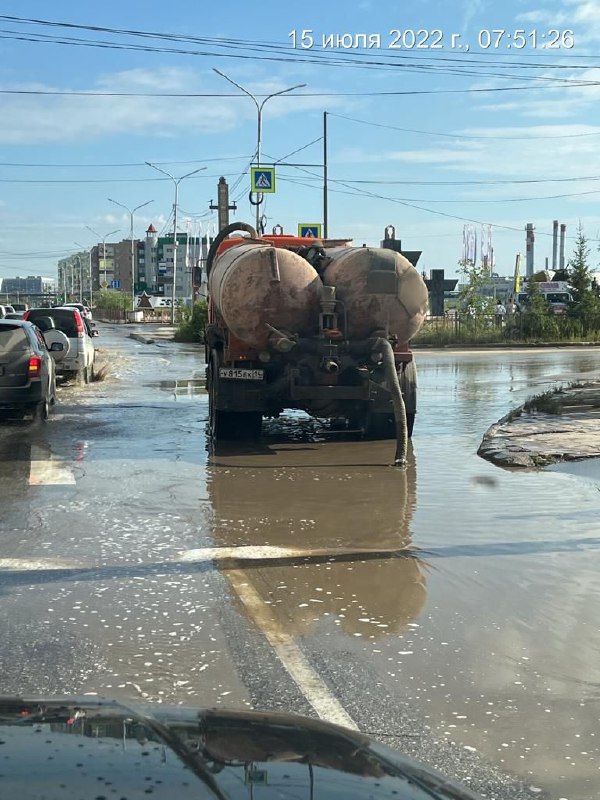 С улиц Якутска откачивают дождевые воды