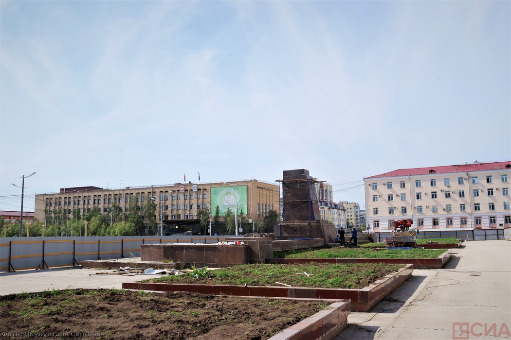 В Якутске памятник Ленину вывезли на реставрацию