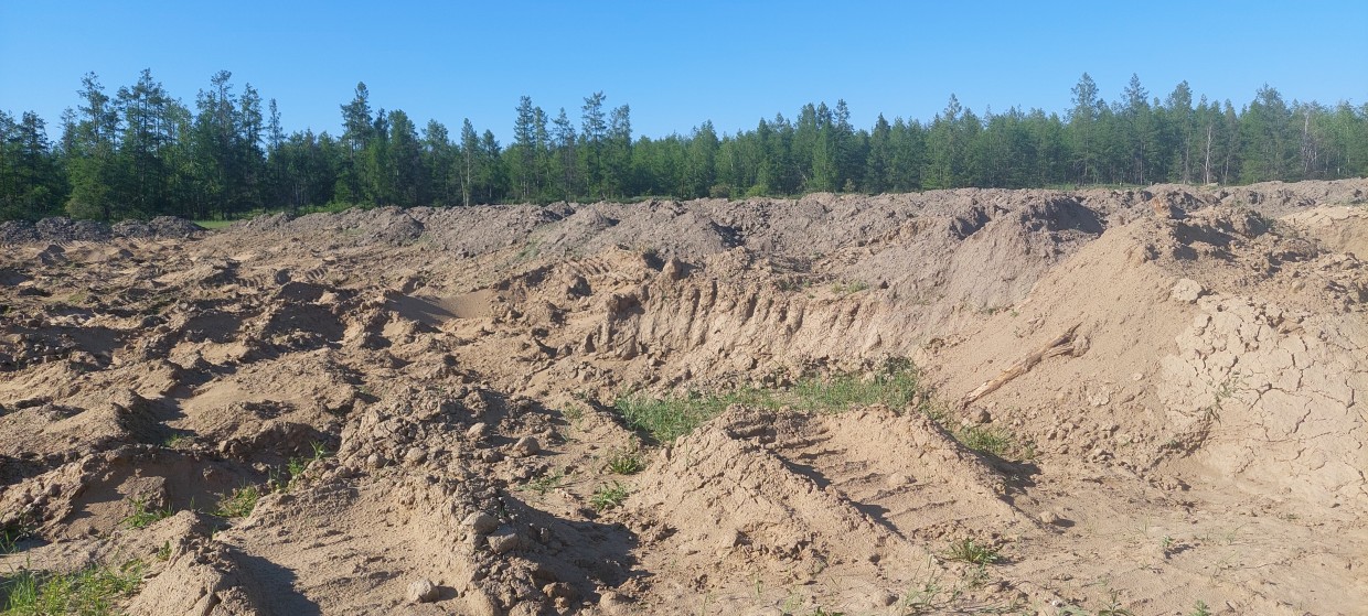 В Якутии неизвестные вывезли почти 2 гектара плодородной почвы с сельхозземель