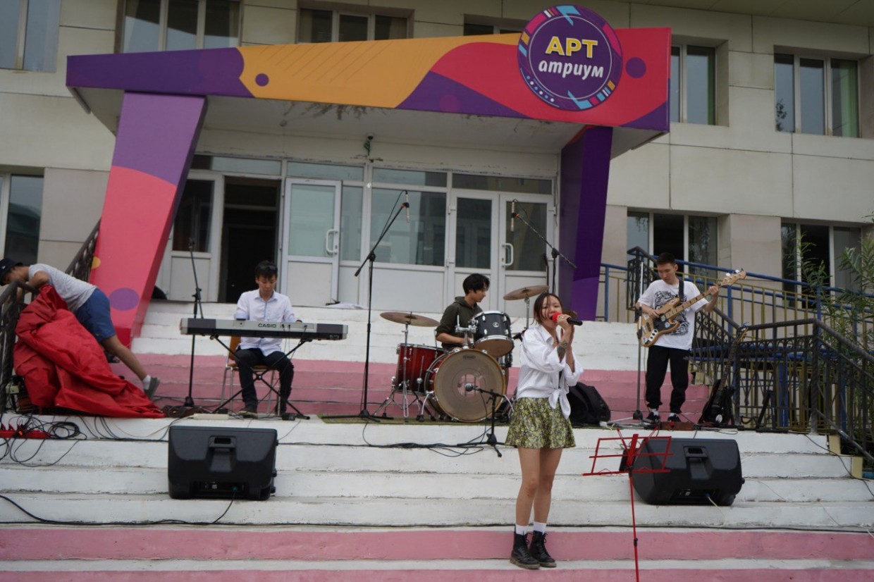 В Якутске проходит фестиваль живой музыки на открытом воздухе