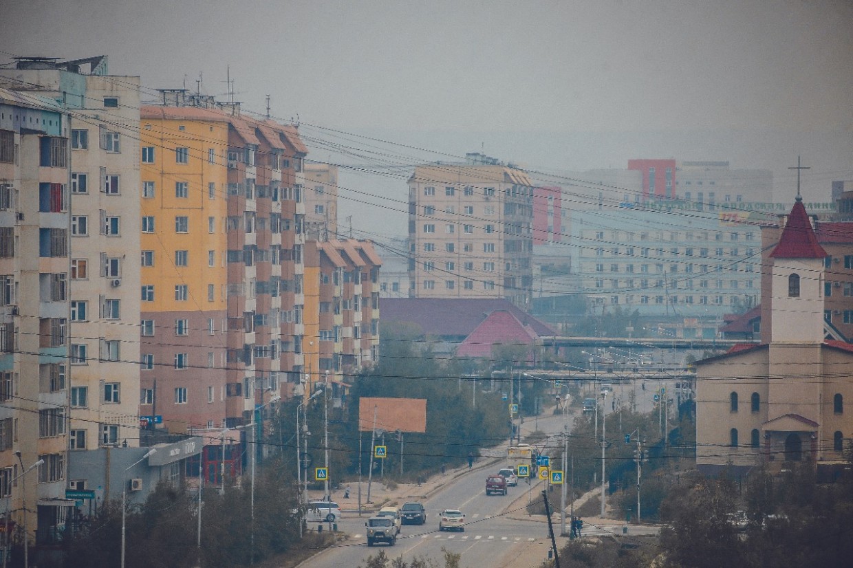 Якутск заволокло дымом от лесных пожаров в Хабаровском крае