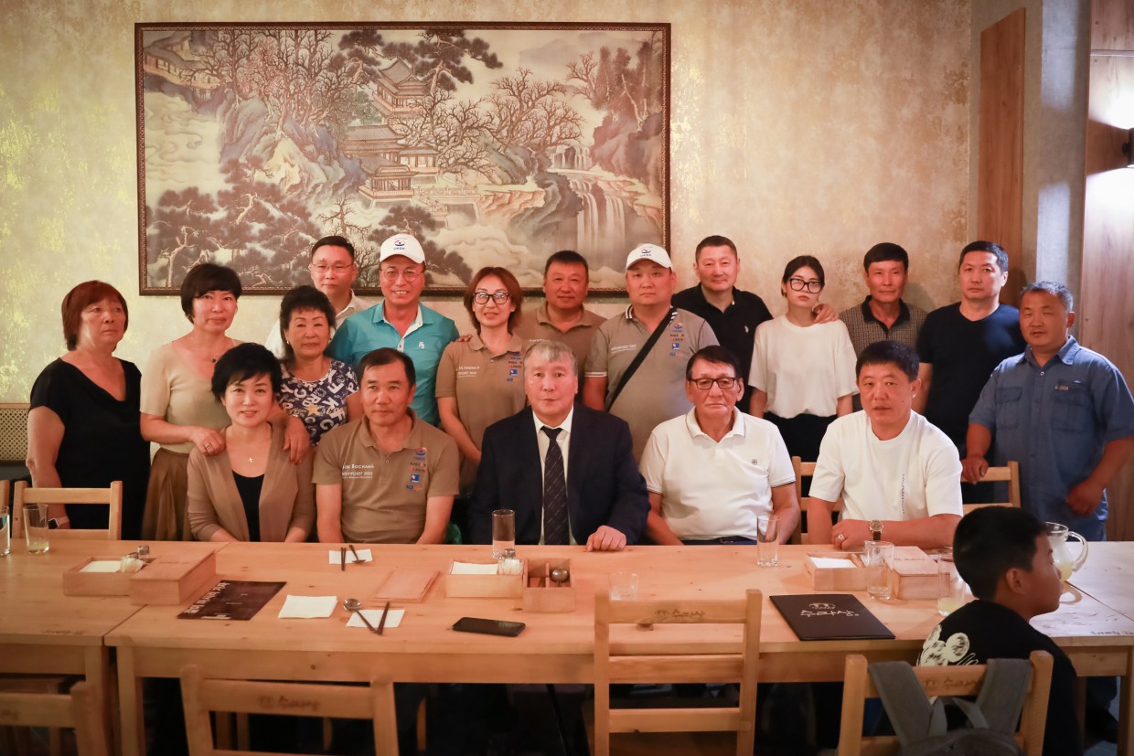 В Якутске остановились участники международного автопробега объединения корейских бизнес клубов