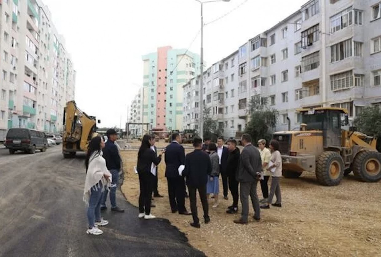 Городские депутаты проверили ход ремонта дворовых территорий Якутска