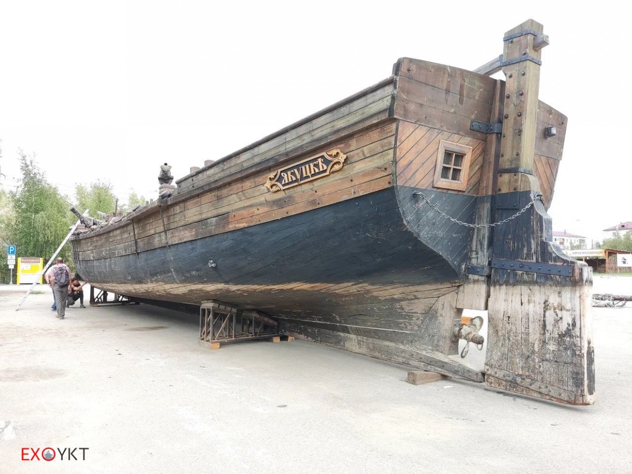 В музее имени Ярославского установили копию исторического судна XVIII века