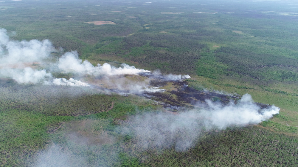 105 лесных пожаров действует в Якутии