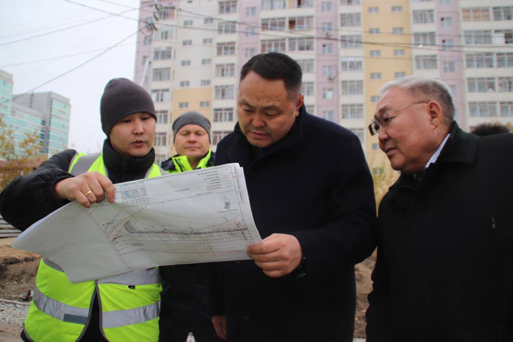 Качество ремонта дорог проверили депутаты Якутской городской Думы