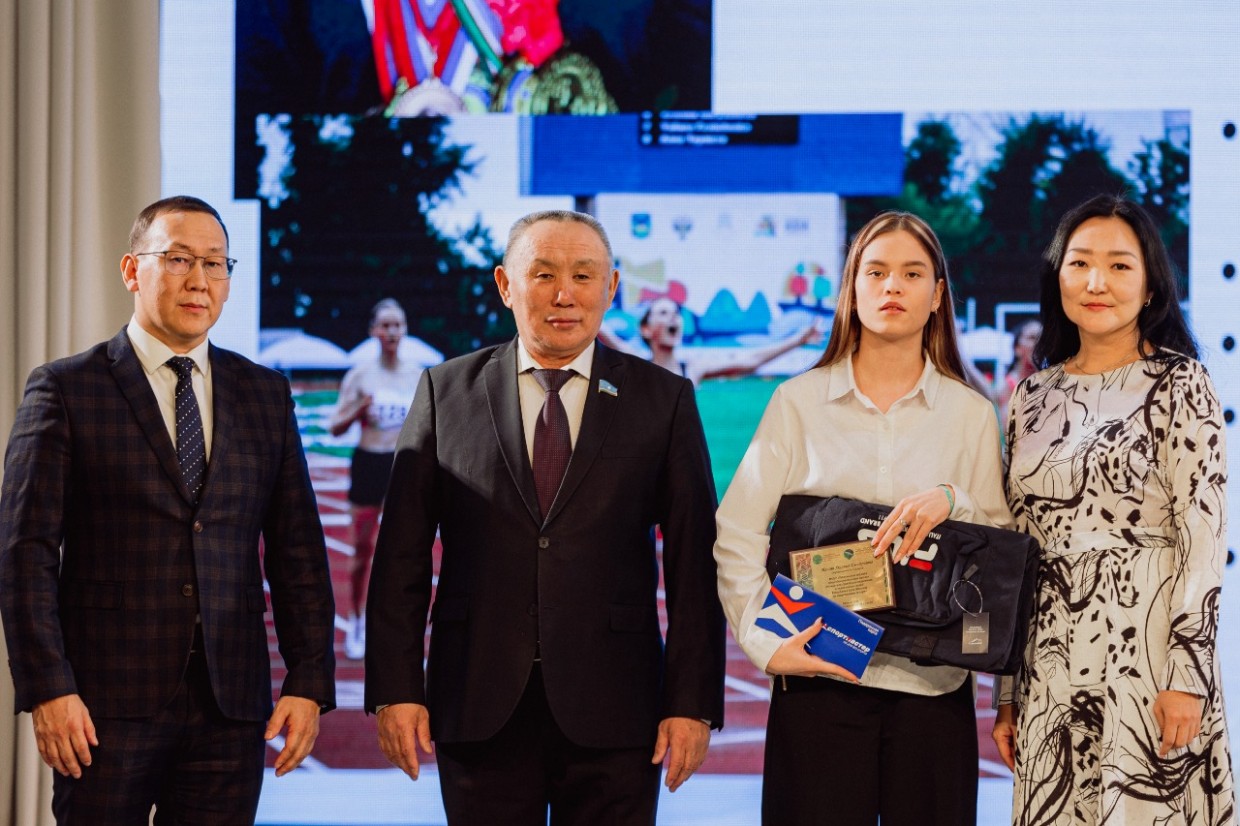 Награждены победители конкурса грантов для одаренных и талантливых детей Якутии